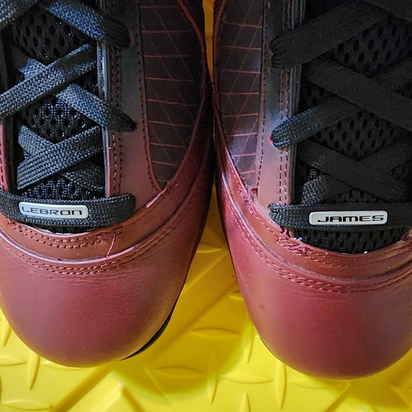 Nike LeBron Christmas (2019) - Picture 9 of 11